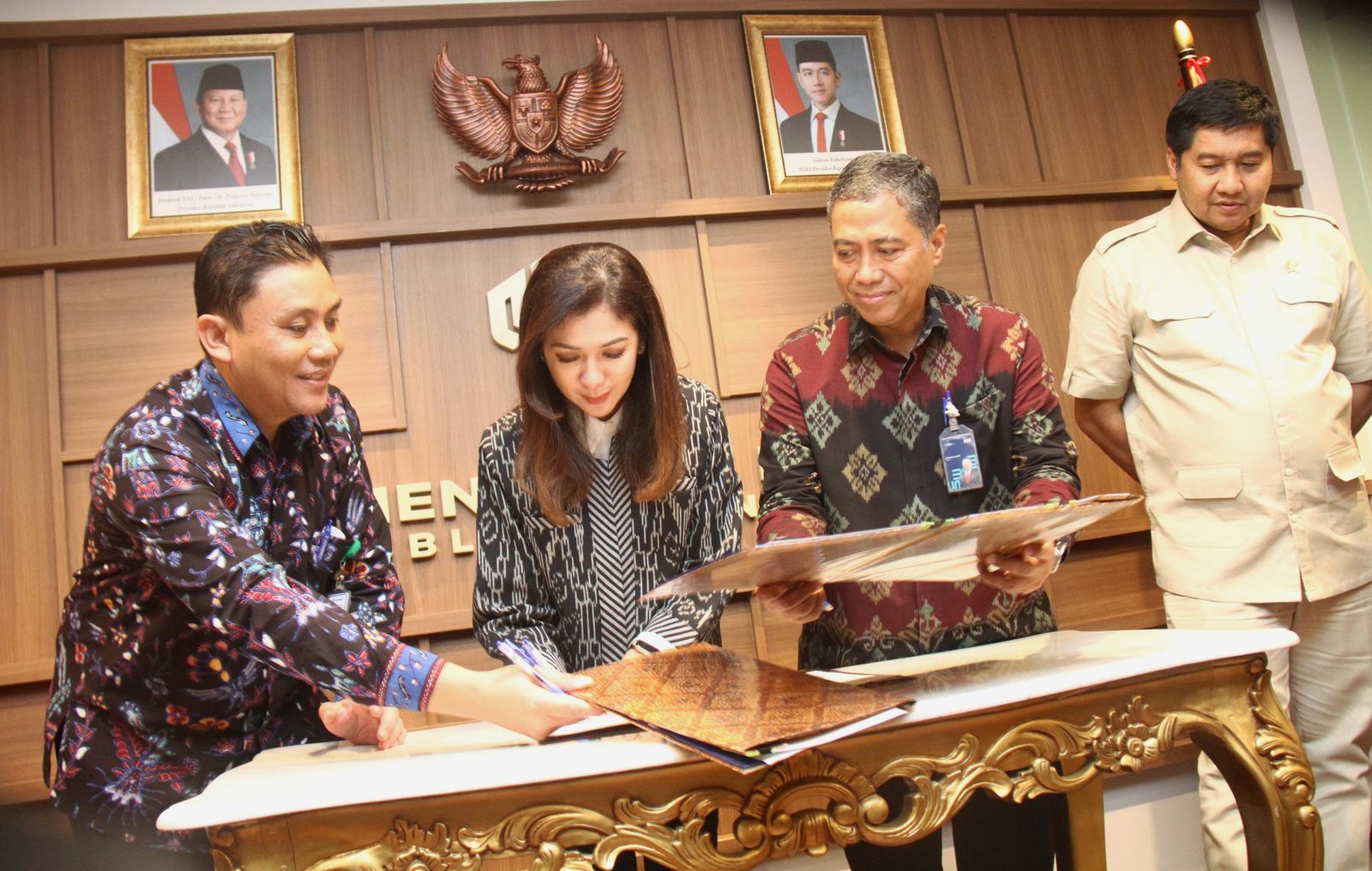 Direktur Consumer BTN, Hirwandi Gafar, menambahkan bahwa penandatanganan MoU ini menjadi langkah awal dari Program Rumah untuk Wartawan, sebuah kolaborasi lintas sektor yang diharapkan dapat membantu para tenaga kerja di bidang media untuk memiliki rumah yang layak dan terjangkau.