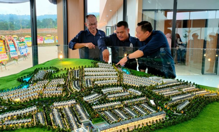 D'Amandita Sentul dikembangkan di atas lahan seluas 41 hektar dengan konsep "Smart Living Pure Nature". D'Amandita Sentul dalam pembangunannya memiliki perencanaan terpadu dengan menggunakan teknologi canggih yang akan menghasilkan hunian berkualitas terbaik untuk masyarakat.