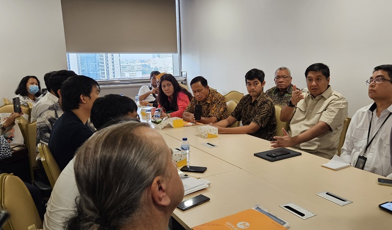 "Kami siap menindaklanjuti pengaduan konsumen apartemen Meikarta ini secepatnya. Saya juga sudah sampaikan hal ini kepada Presiden Prabowo.Beliau ingin penyelesaian Meikarta ini diselesaikan sesuai prinsip hukum dan berkeadilan," ujar Menteri PKP, Maruarar Sirait.