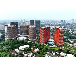 Corporate Director Intiland Theresia Rustandi menyampaikan bahwa Intiland mengukur kemajuan usaha tidak hanya dari aspek ekonomi dan keuangan semata, tetapi juga dari keberlanjutannya di berbagai aspek.