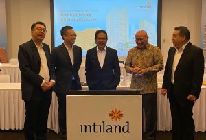 Selain sukses membangun sejumlah proyek prestisius, Intiland juga pro-aktif dalam upaya pengembangan industri dan komitmen sosial.