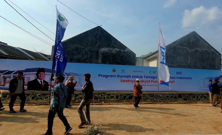 Pemerintahan Prabowo Subianto baru saja memasuki usia setahun. Salah satu program andalannya Program 3 Juta Rumah dan melahirkan Kementerian Perumahan dan Kawasan Permukiman (PKP yang di pimpin Maruarar Sirait.