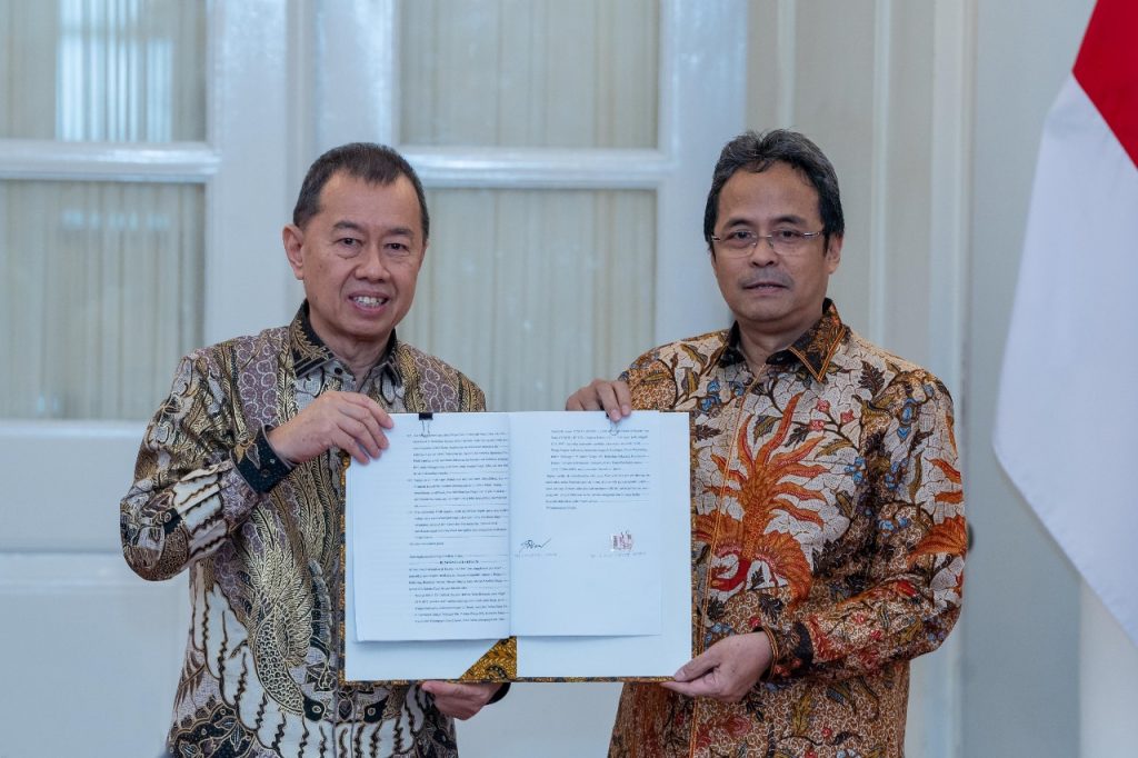 Langkah Strategis Bank DKI Menuju Bank Regional Berkinerja Nasional Direktur Utama Bank DKI, Agus Haryoto Widodo, menyampaikan bahwa pembentukan KUB ini merupakan tonggak penting dalam transformasi Bank DKI menjadi bank yang sehat, kuat, dan berdaya saing nasional.