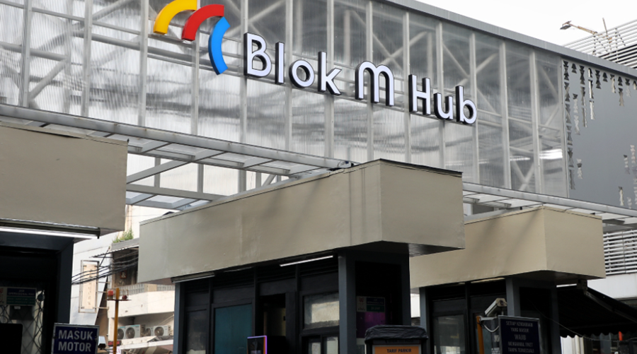 Kini Mal Blok M mulai mengalami kebangkitan dengan kehadiran sejumlah kios kuliner di lorong bawah tanah. Pemerintah Provinsi (Pemprov) DKI Jakarta juga meresmikan Blok M Hub sebagai bagian dari revitalisasi kawasan terminal dan Mal Blok M untuk menghidupkan kembali pusat aktivitas perkotaan.