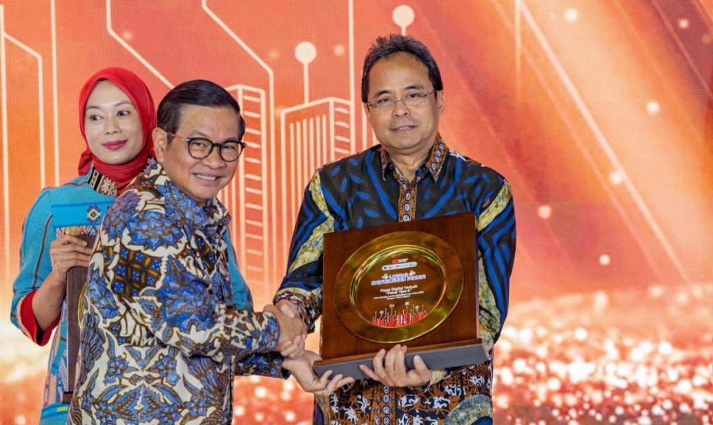 Bank Jakarta memperoleh tiga kategori penghargaan sekaligus, di antaranya sebagai Mitra Perbankan Terbaik Kategori Pasar B (Pasar Koja) dan Pasar A (Pasar Mayestik), serta sebagai Mitra Bank Literasi Keuangan Terbaik Kedua.