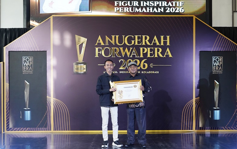 Tidak hanya menyabet penghargaan sebagai “Pengembang Rumah Subsidi Terbaik 2026”, Direktur Utama PT Himah Alam Sentosa, selaku pengembang Pesona Kahuripan Group, Angga Budi Kusuma, juga meraih penghargaan individu sebagai “Figur Inspiratif Perumahan 2026”.